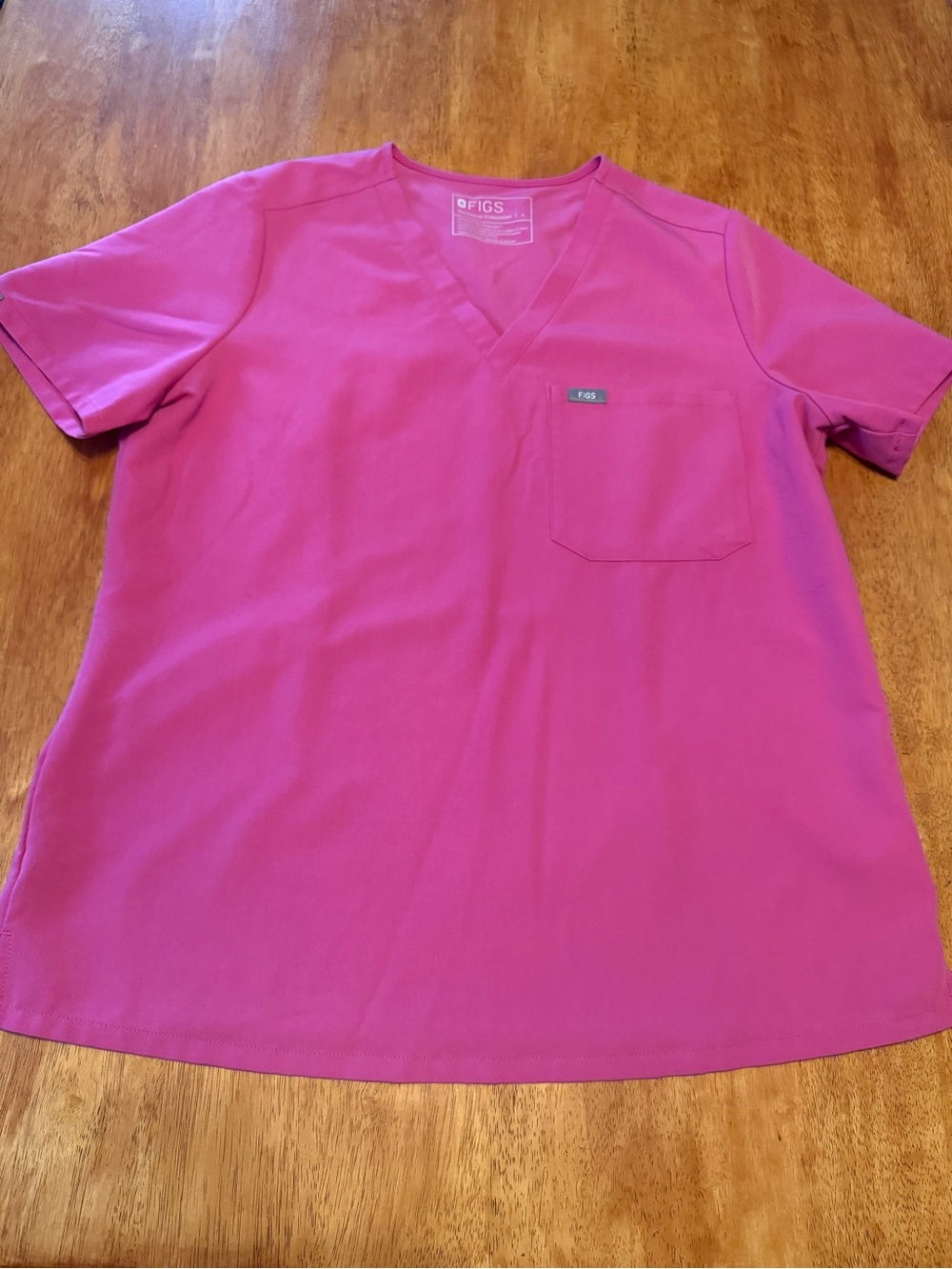 FIGS Women’s large Catarina in Electric Orchid